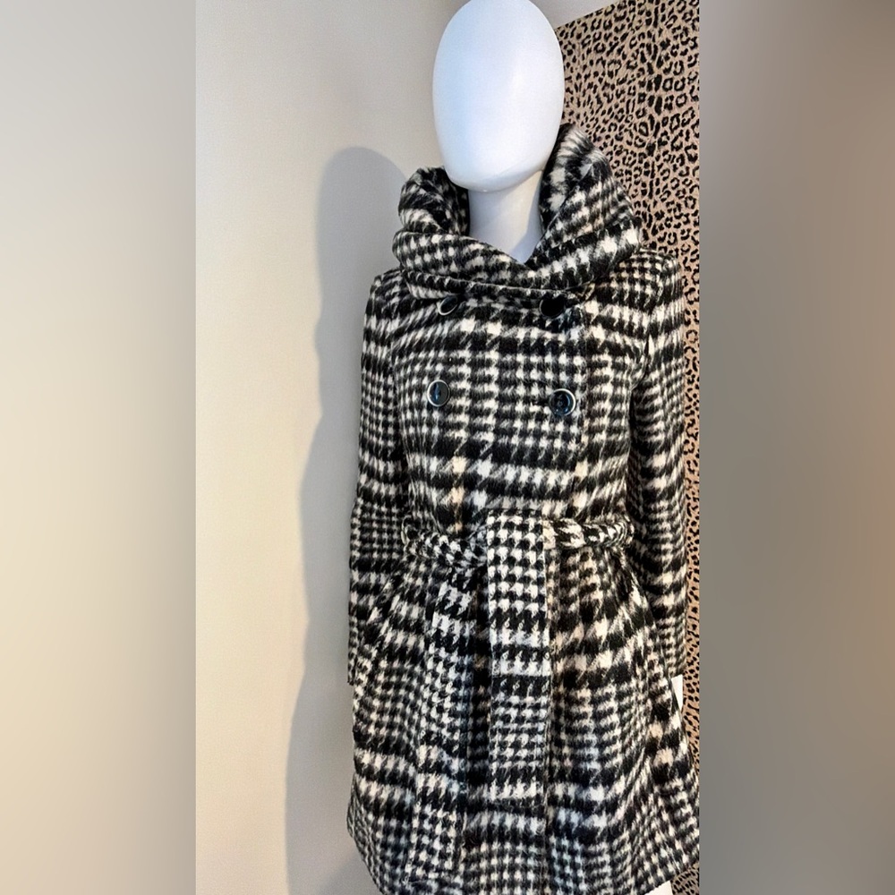 Black and White Houndstooth Coat